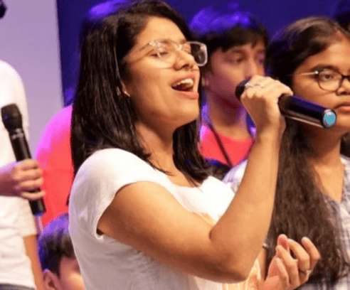 A vocal singing instructor